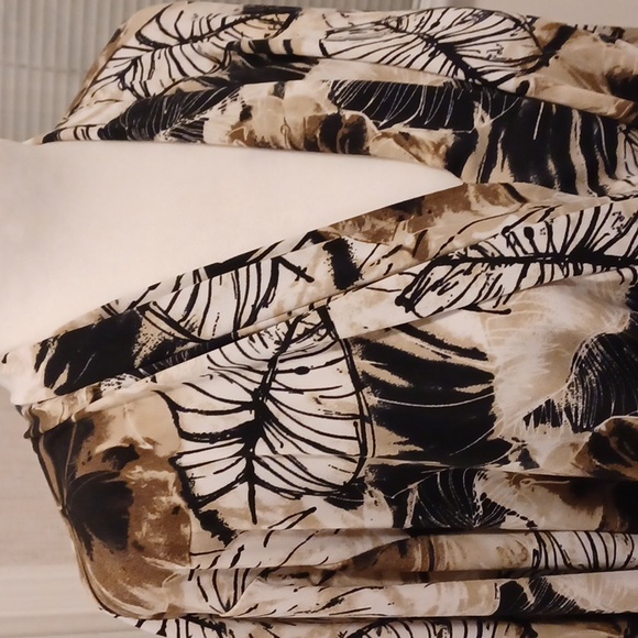 $4 Add-on Leafy Half-Sleeve Blouse - Size XL - Picture 2 of 5